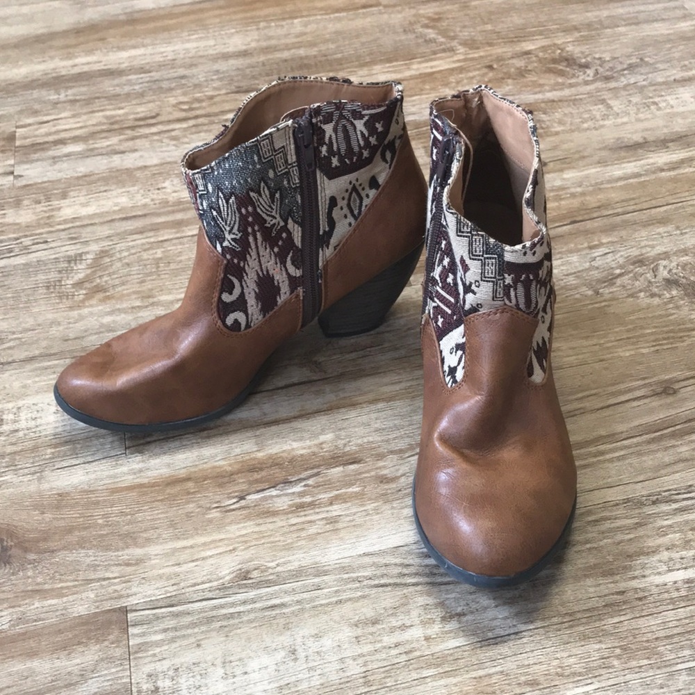 Qupid Western Patterned Ankle Boots Size 9